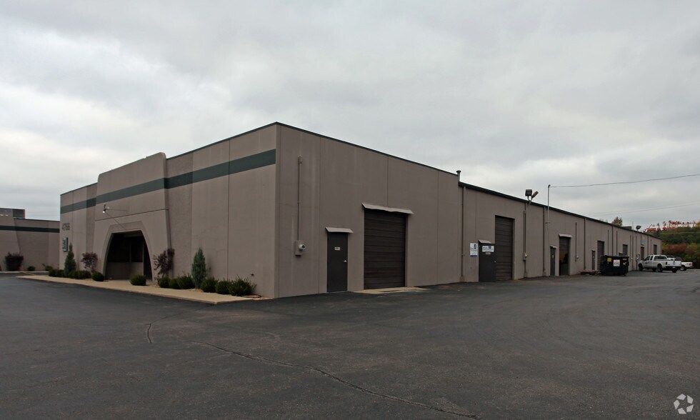 More Photos Of 4766 Dues Dr, Cincinnati Warehouse For Lease