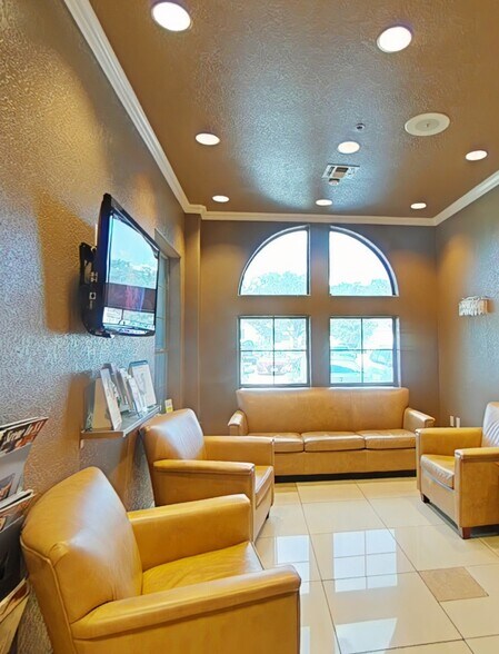 More Photos Of 1314 E Sonterra Blvd, San Antonio Office For Sale
