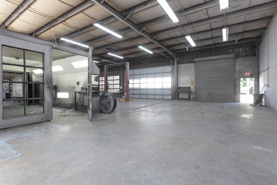 More Photos Of 2849 S Cobb Dr SE, Smyrna Freestanding For Lease