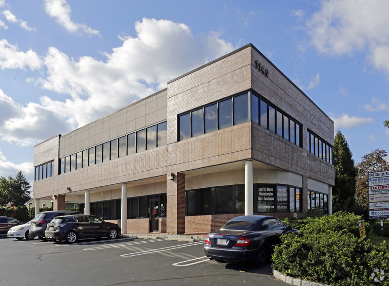 Primary Photo Of 1140 Stelton Rd, Piscataway Medical For Lease