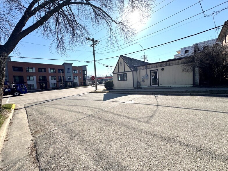 More Photos Of 1118 S Park St, Madison Office For Lease