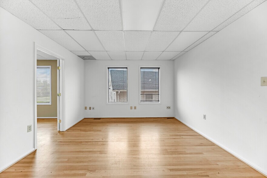 More Photos Of 10351 Southern Maryland Blvd, Dunkirk Office For Sale