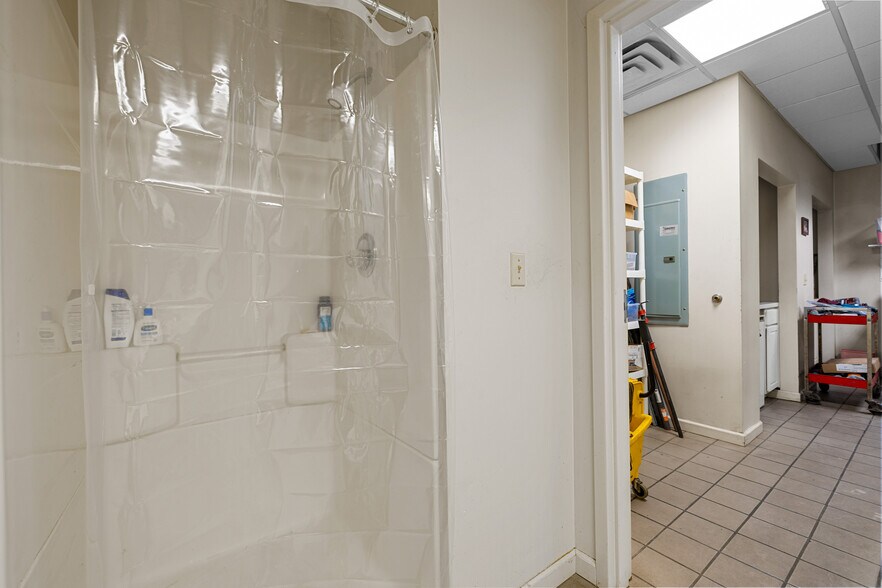 More Photos Of 8477 Seneca Tpke, New Hartford Carwash For Sale