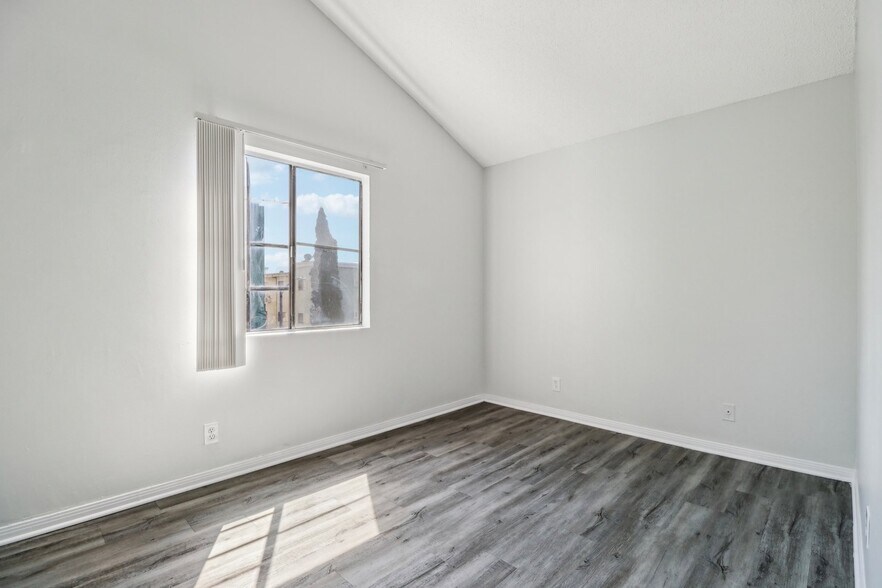 More Photos Of 311 S New Hampshire Ave, Los Angeles Apartments For Sale