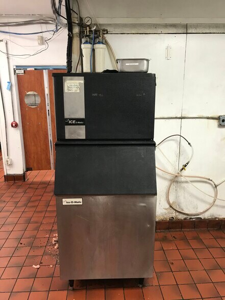 More Photos Of 800 Irving Park Rd, Hanover Park General Retail For Sale