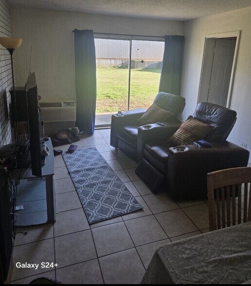 More Photos Of 404 W L Doc Dodson, Naples Apartments For Sale