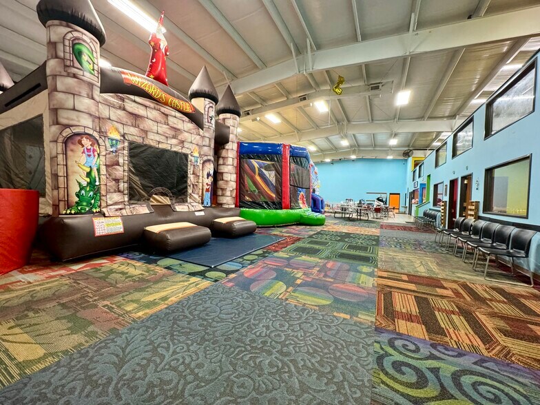 More Photos Of 2509 S 1st St, Terre Haute Showroom For Sale