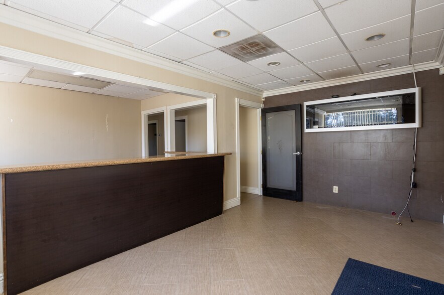 More Photos Of 15835 Pomerado Rd, Poway Unknown For Lease