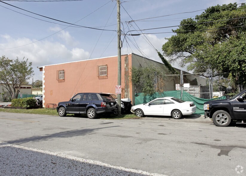 More Photos Of 5833-5851 SW 25th St, West Park Warehouse For Lease