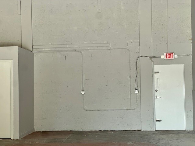 More Photos Of 238 NW 9 #2 ave, Homestead Light Manufacturing For Lease