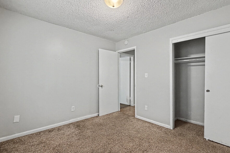 More Photos Of 6920 SW 9th St, Des Moines Apartments For Sale