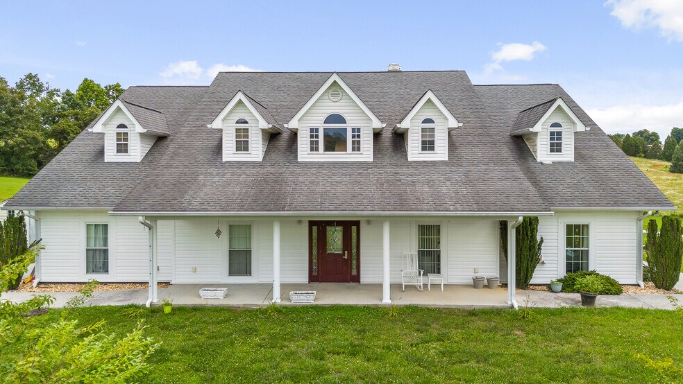 More Photos Of 419 Pin Hook Rd, Spring City Assisted Living For Sale