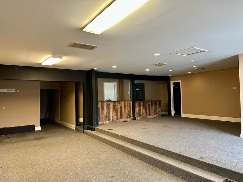 More Photos Of 712 S Main St, North East Office For Lease