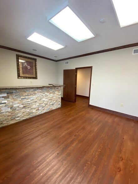 More Photos Of 11115 Neeshaw Dr, Houston Warehouse For Lease