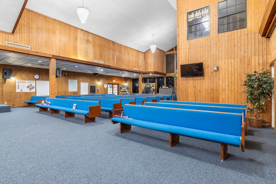 More Photos Of 10511 Main St, Thonotosassa Religious Facility For Sale