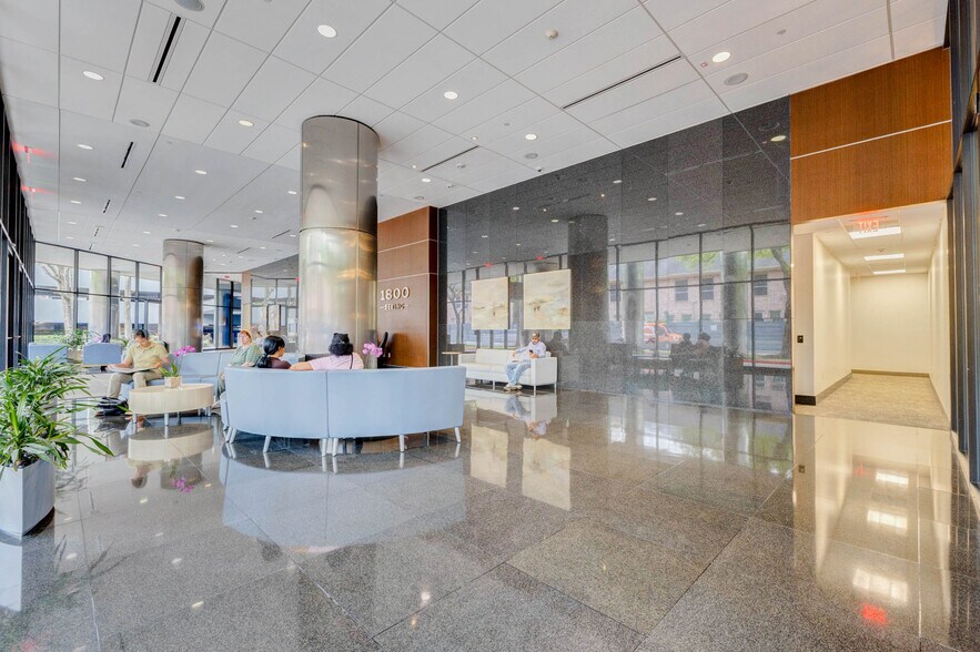 More Photos Of 1800 Bering Dr, Houston Office For Lease