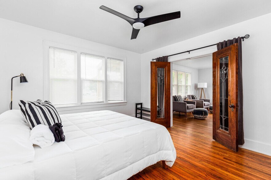 More Photos Of 710 W Ludington Ave, Ludington Hotel For Sale