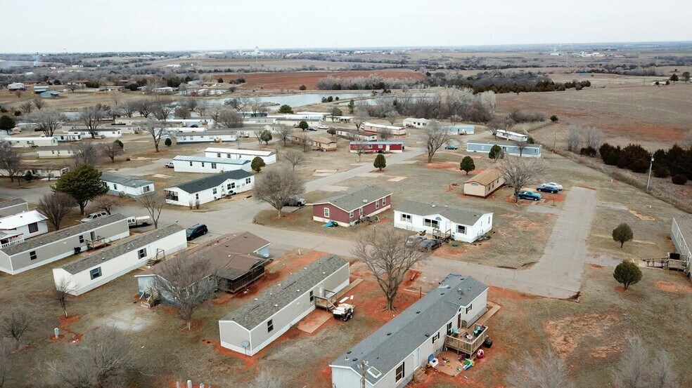 More Photos Of 3203 S Highway 183, Clinton Multifamily For Sale