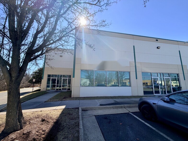 More Photos Of 14101-14121 Mariah Ct, Chantilly Light Manufacturing For Lease