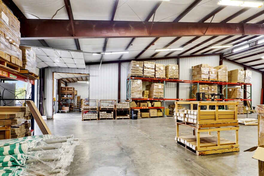 More Photos Of 2222 Queen St, Bellingham Warehouse For Lease