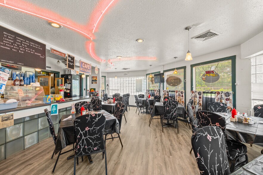 More Photos Of 601 Main St, Junction City Restaurant For Sale