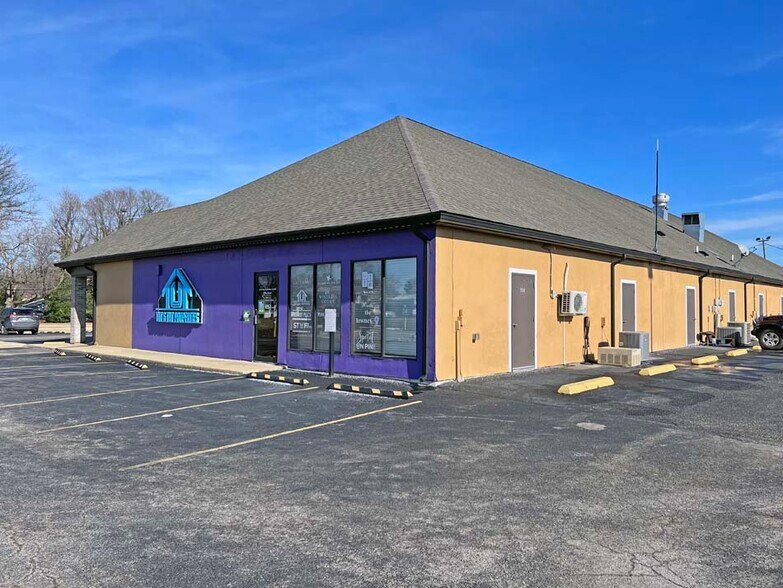 More Photos Of 721 W US Highway 50, O'Fallon Storefront Retail Office For Lease
