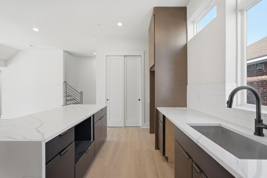 More Photos Of 2202 N Carroll Ave, Dallas Apartments For Sale
