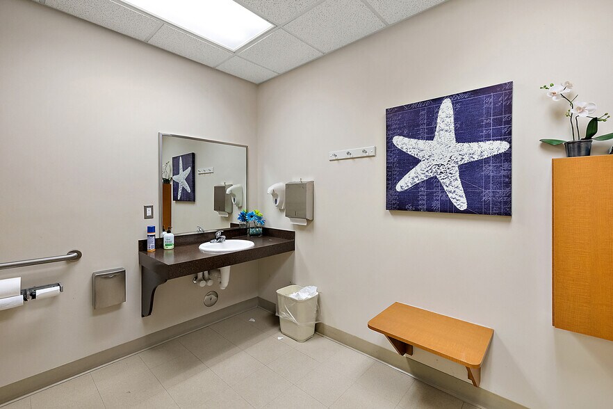 More Photos Of 1794 N Lapeer Rd, Lapeer Medical For Sale