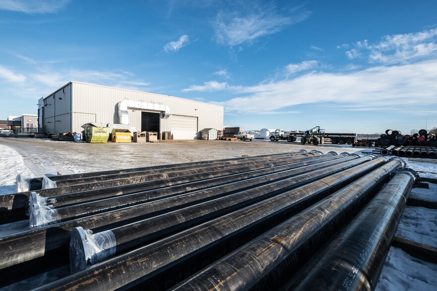 More Photos Of 357 Saskatchewan Ave, Spruce Grove Manufacturing For Lease