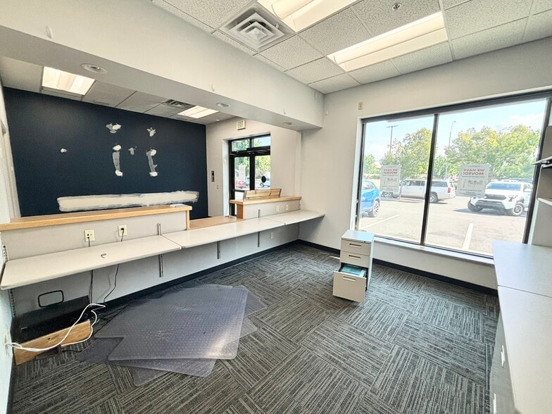 More Photos Of 1251 E McAndrews, Medford Restaurant For Lease