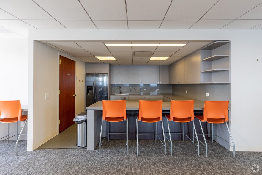 More Photos Of 122 E 42nd St, New York Coworking Space