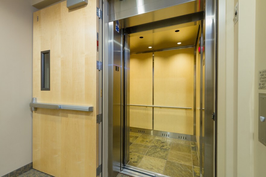 More Photos Of 25186 Hancock Ave, Murrieta Office For Lease