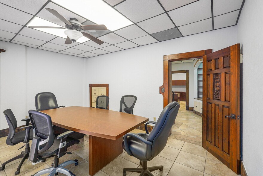 More Photos Of 537 10th St W, Bradenton Office For Lease