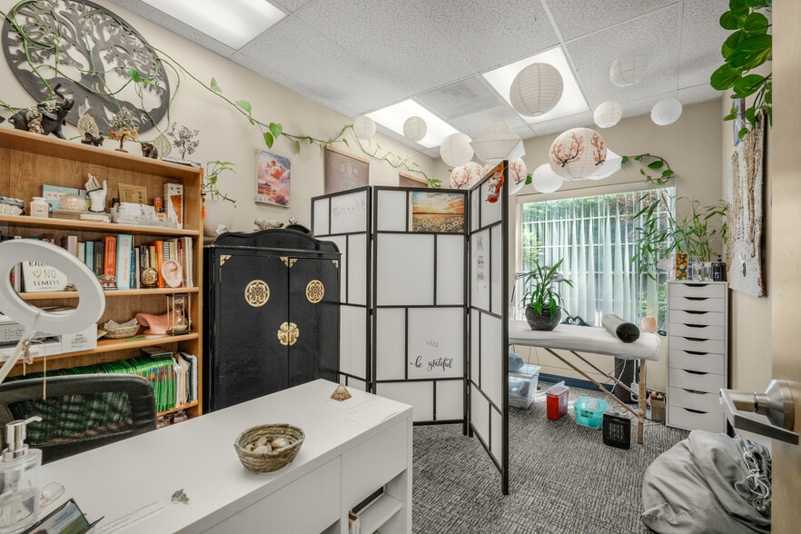 More Photos Of 9407 NE Vancouver Mall Dr, Vancouver Office Residential For Sale