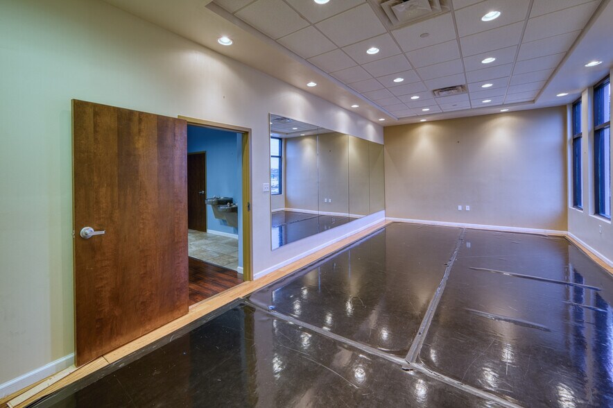 More Photos Of 8200-8250 66th St N, Pinellas Park Unknown For Lease