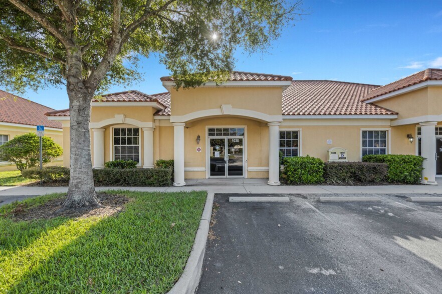 More Photos Of 1038-1040 E Brandon Blvd, Brandon Medical For Lease