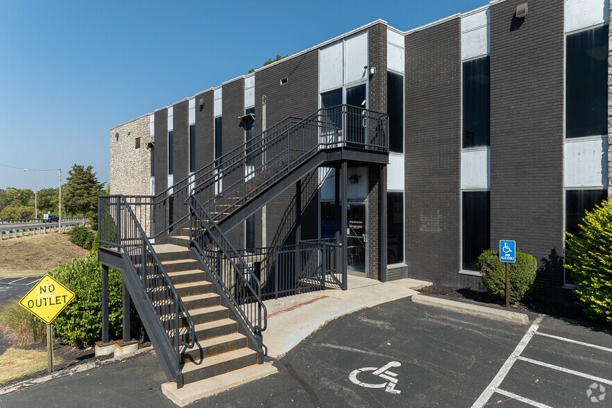 More Photos Of 1240 E Main St, Springfield Loft Creative Space For Sale