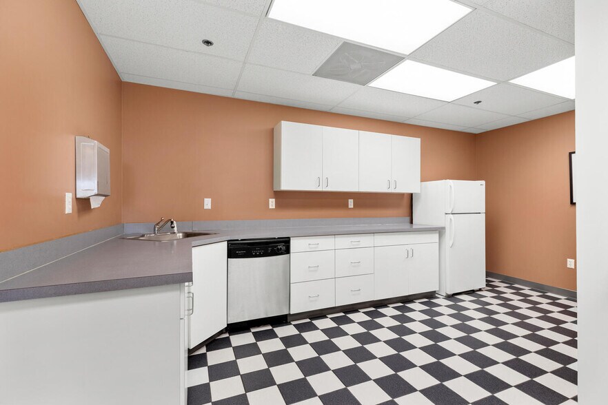 More Photos Of 30 Ray Ave, Burlington Light Distribution For Lease