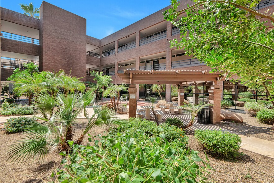 More Photos Of 3501 N Scottsdale Rd, Scottsdale Medical For Lease