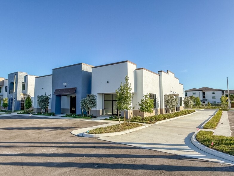 More Photos Of 11860-11870 Cheeca Ct, Fort Myers General Retail For Lease