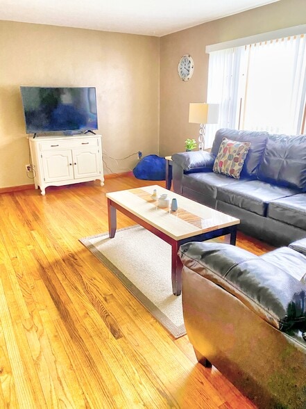 More Photos Of 5414 Homegardner Rd, Castalia Apartments For Sale