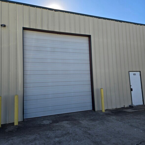 More Photos Of 3595 MacDonnell Dr, Norman Warehouse For Lease