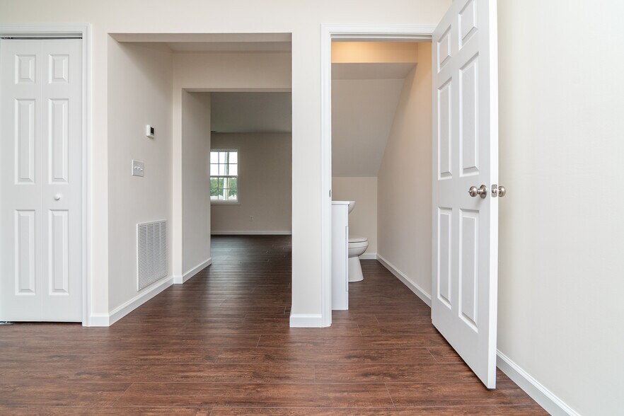 More Photos Of 105 E Adams St, Georgetown Apartments For Sale