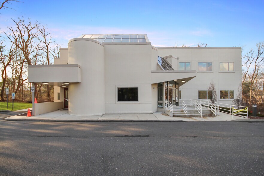 561 Cranbury Rd, East Brunswick, NJ 08816 Medical For Sale