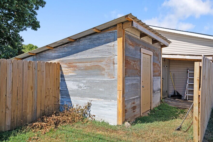 More Photos Of 7930 E State Highway 76, Kirbyville Specialty For Sale