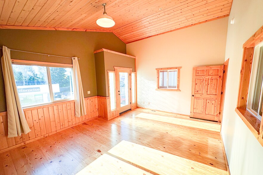 More Photos Of 338 NW 85th St, Seattle Office For Sale