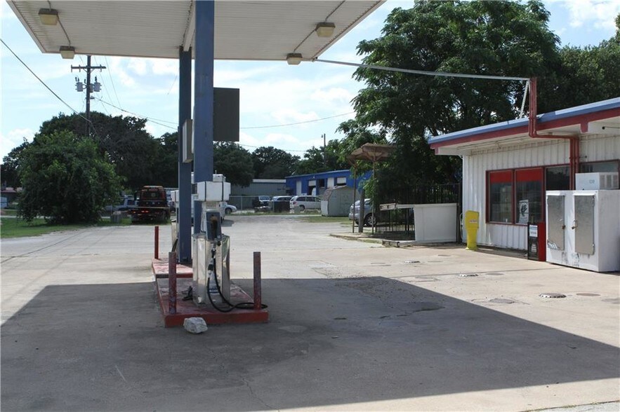 More Photos Of 3031 Woodall Dr, Cedar Park Convenience Store For Sale