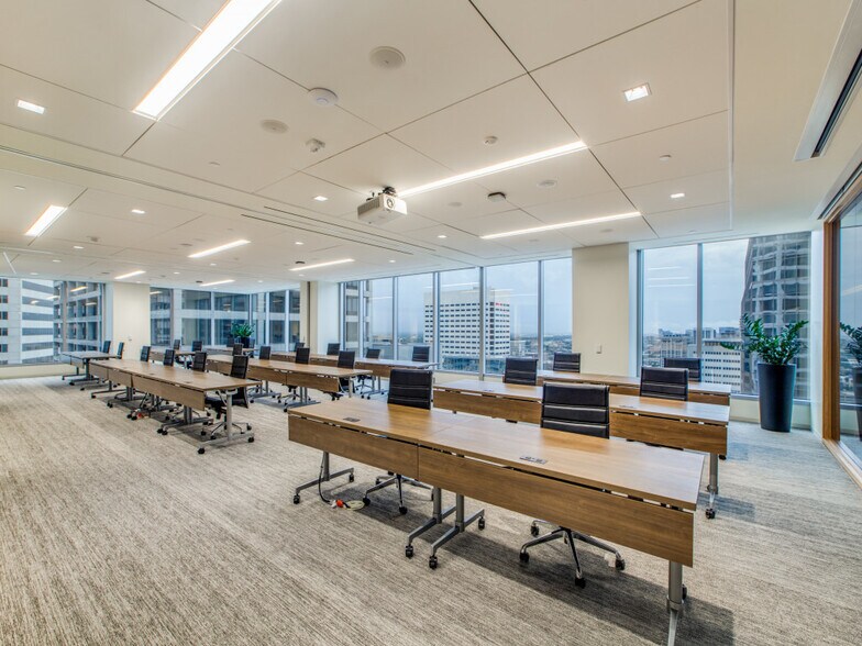 More Photos Of 1000 Main St, Houston Coworking Space