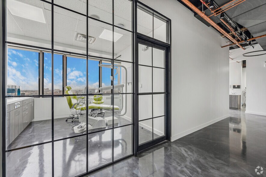 More Photos Of 400 S Zang Blvd, Dallas Office For Lease