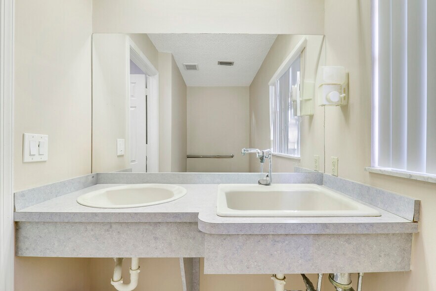 More Photos Of 1791 SE Port St Lucie Blvd, Port Saint Lucie Medical For Sale